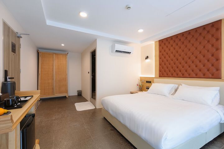 Room 9 of 29