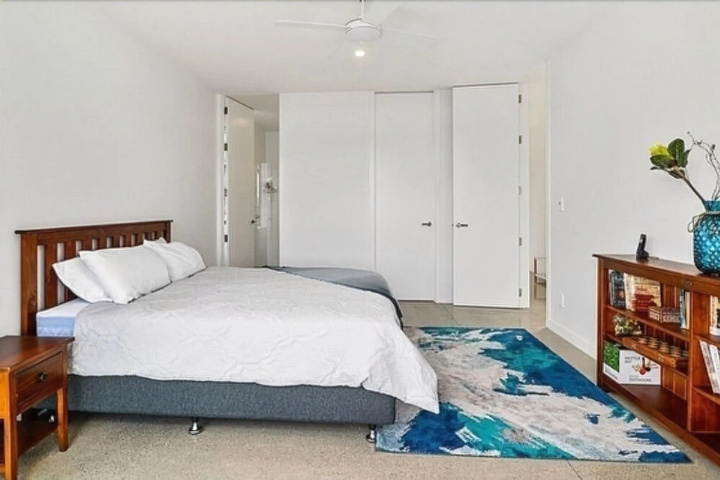 Room 5 of 12