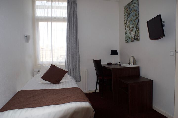 Room 13 of 31