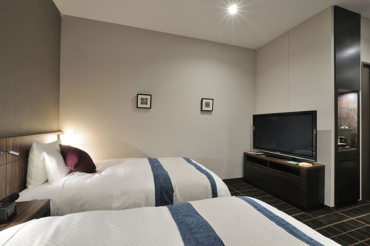 Room 12 of 30