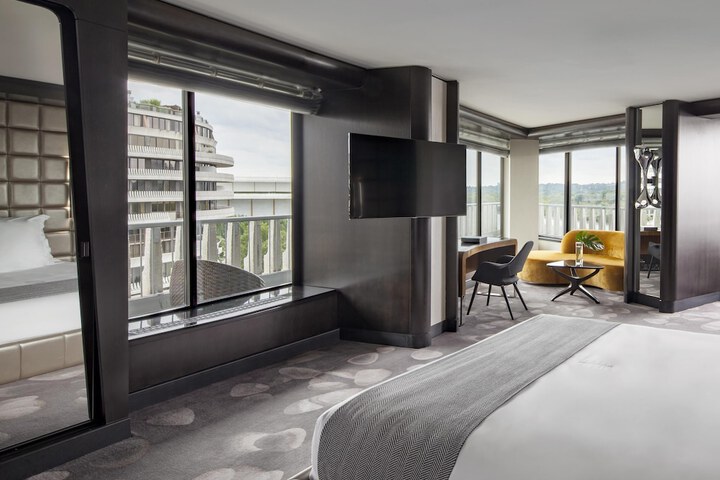 Room 33 of 115