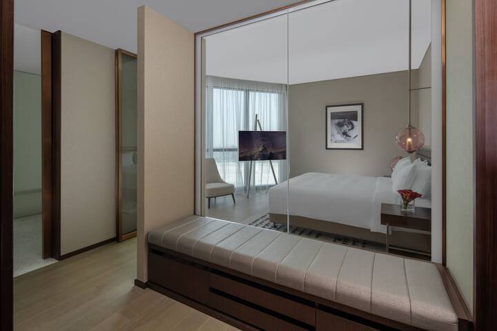 Room 14 of 99