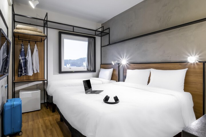 Room 18 of 42