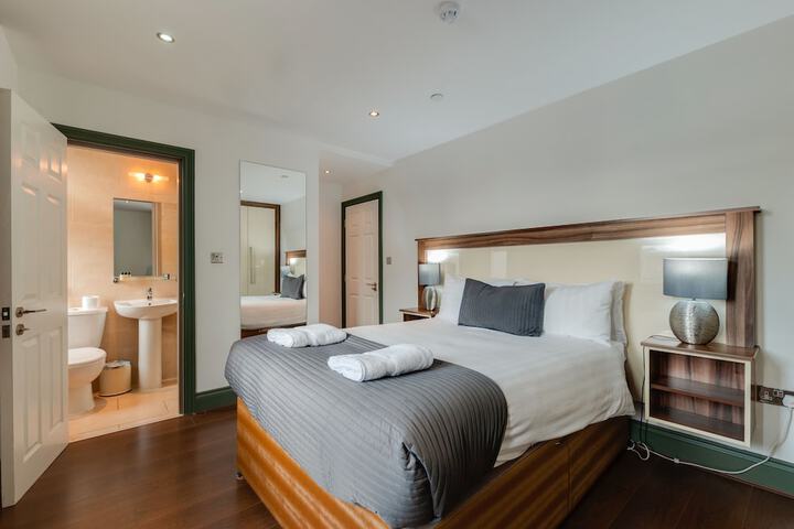 Room 3 of 44