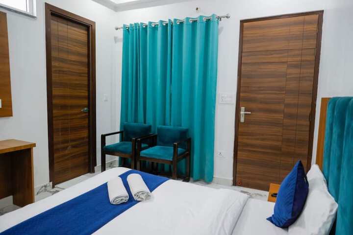 Room 8 of 14