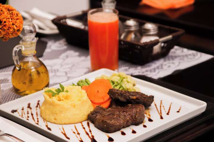 Dining 93 of 109