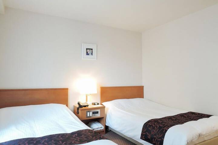 Room 10 of 27