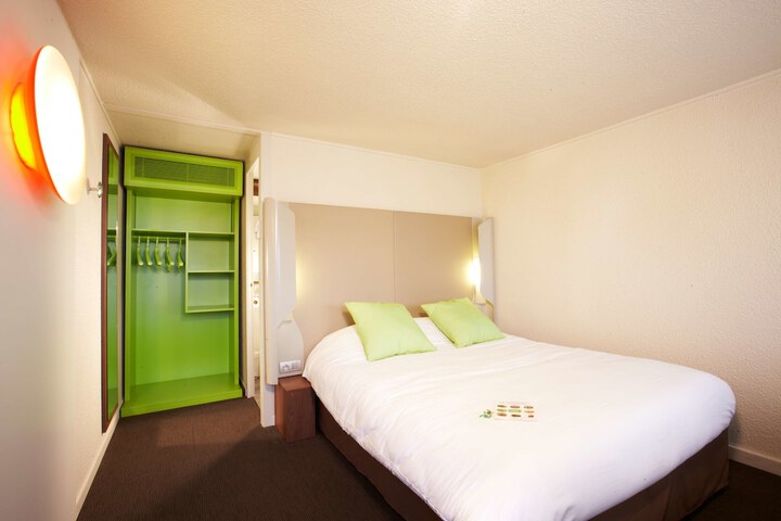 Room 5 of 32