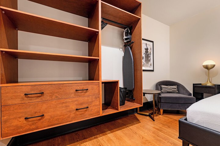 Room 18 of 341