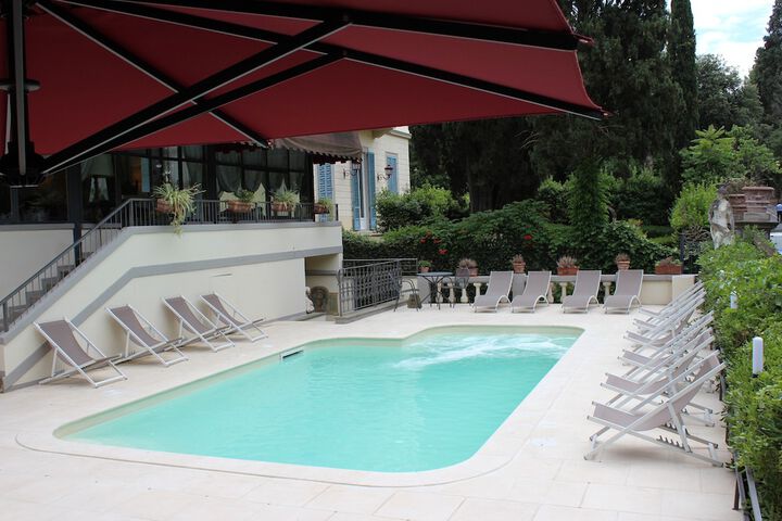 Hotel Pool
