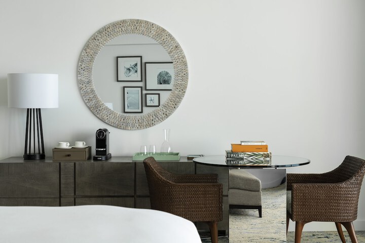 Room 4 of 76