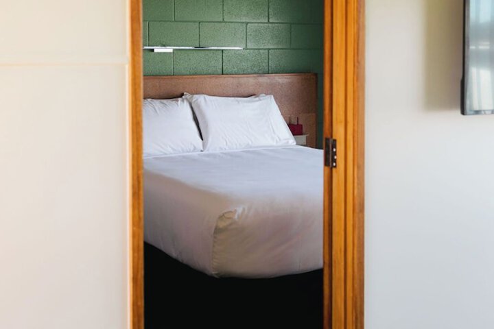 Room 13 of 34