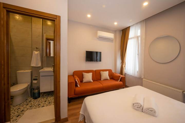 Room 39 of 98