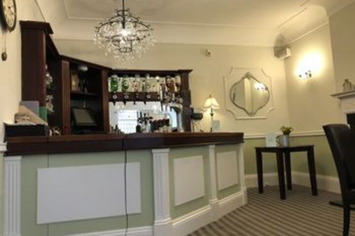 Lounge 75 of 109