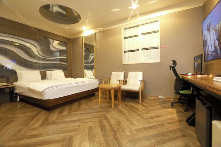 Room 16 of 45