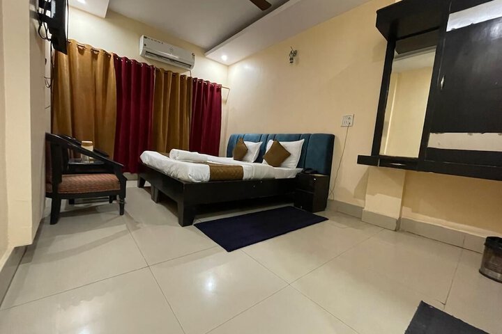 Room 5 of 14