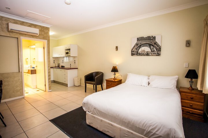 Room 4 of 62