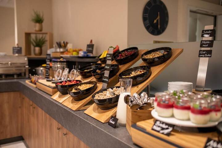 Dining 45 of 55