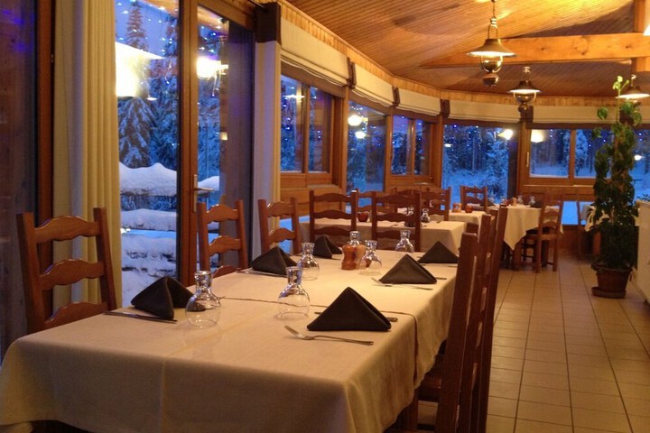 Dining 34 of 45