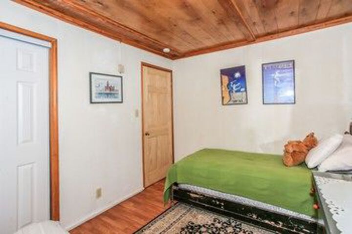 Room 12 of 32