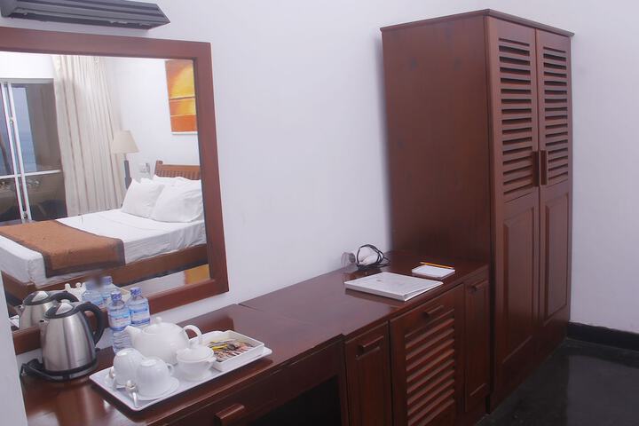 Room 8 of 38