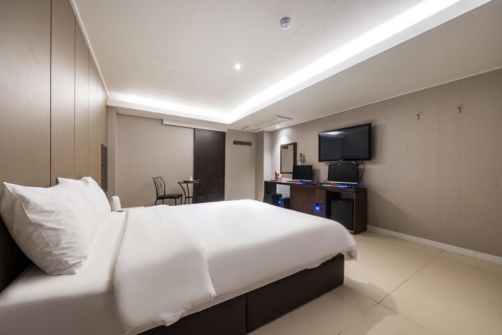 Room 50 of 83