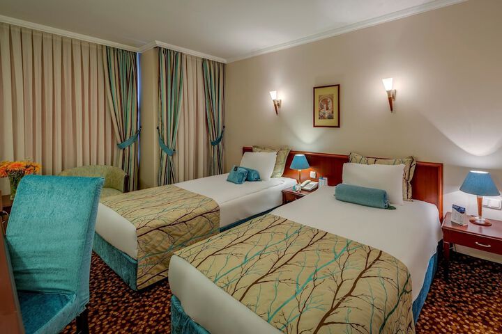 Room 25 of 107
