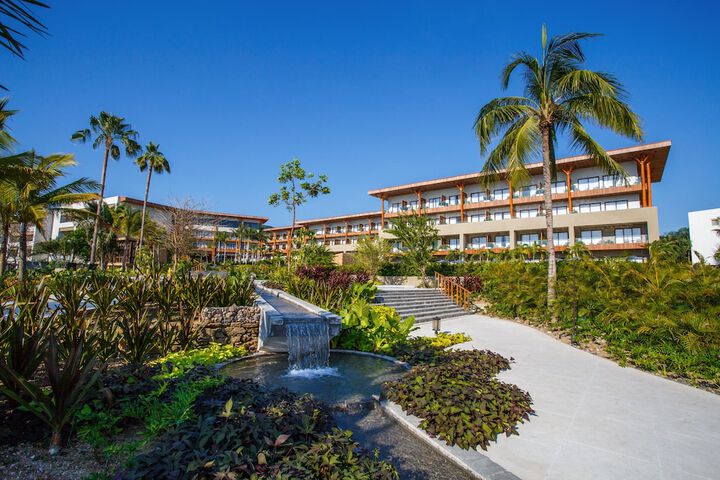 Hotel Exterior 523 of 599
