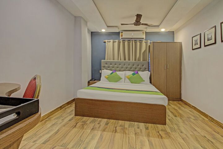 Room 13 of 29