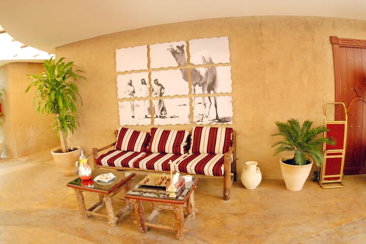 Lounge 73 of 84