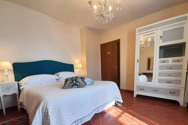 Room 4 of 18