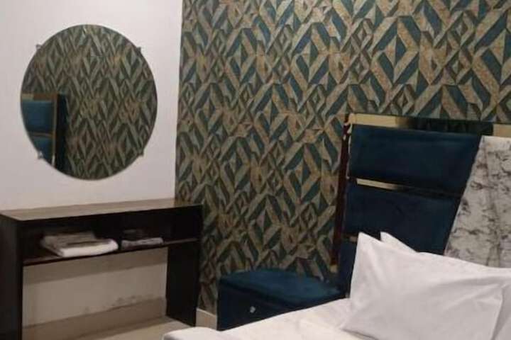 Room 2 of 34