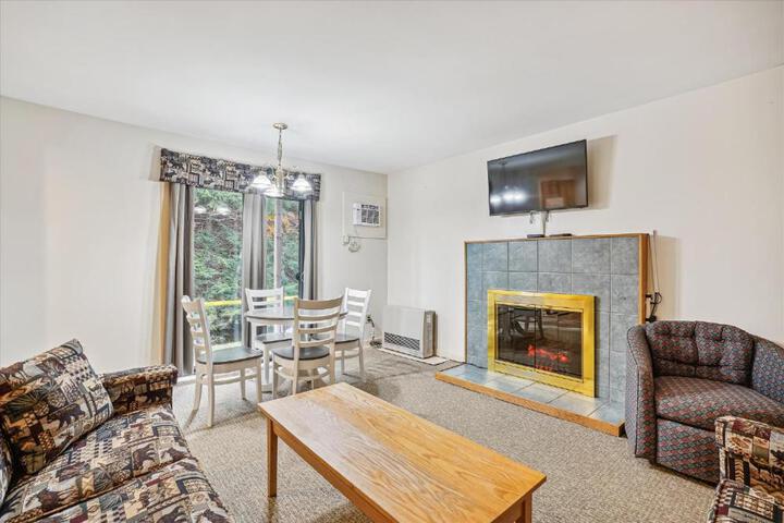 Image of Cedarbrook Queen Suite 108