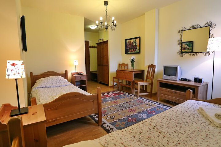 Room 8 of 25