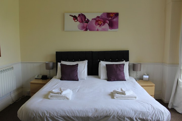 Room 4 of 4