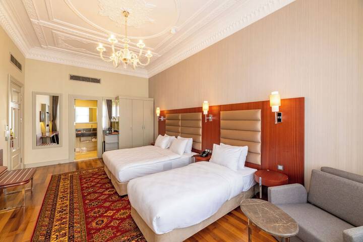 Room 74 of 102