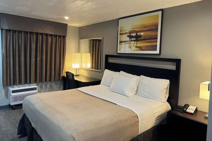 1 King Bed (6 of 6)