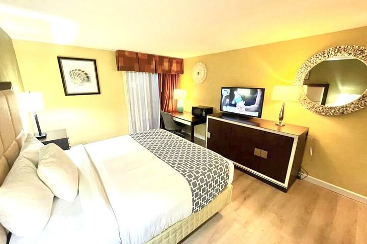 Room 18 of 25