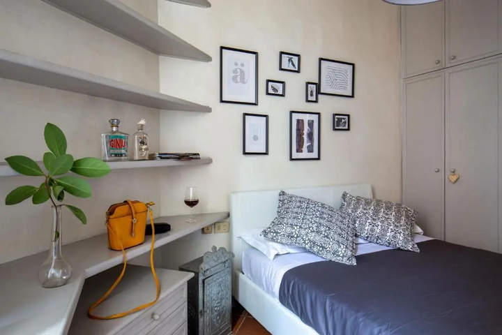 Room 5 of 14