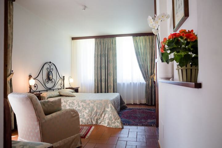 Room 4 of 23