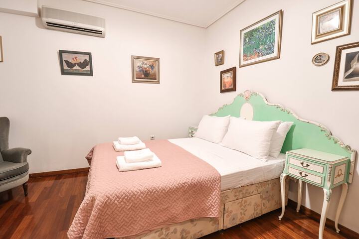 Room 4 of 18