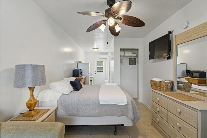 Room 5 of 25