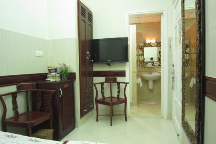 Room 10 of 29