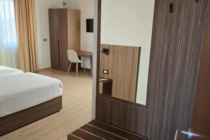 Room 9 of 22
