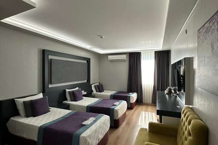 Room 11 of 12
