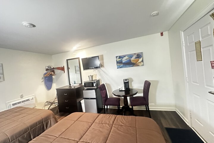 1 Queen Bed (3 of 23)