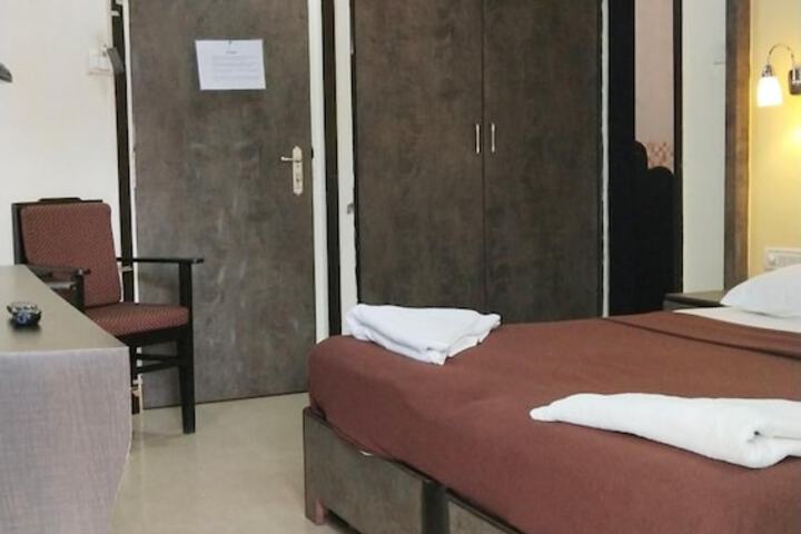 Room 16 of 32