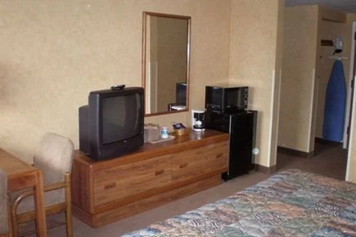 Room 3 of 18