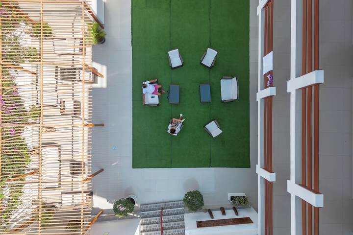 Hotel Exterior 42 of 44