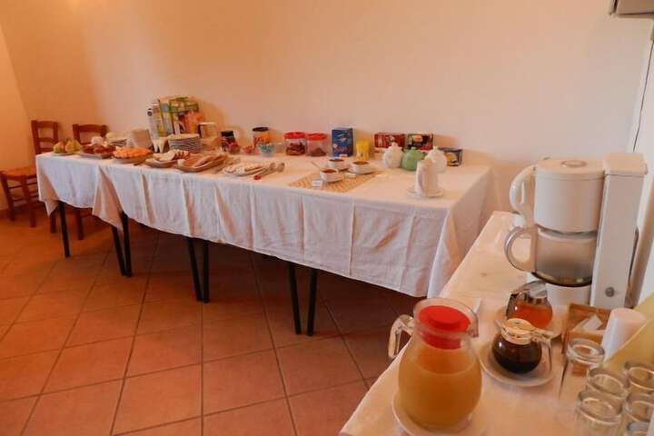 Breakfast/Coffee Service 6 of 33